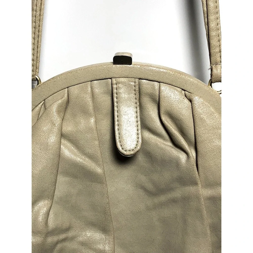 Vintage 70s Valerie Barad Beige Shoulder Bag Pleated Frame‎ Purse Made in Taiwan